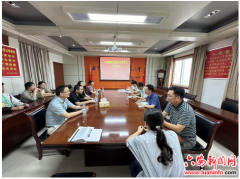 <b>王立余正在总结讲话中感激了家委会们对学校工</b>